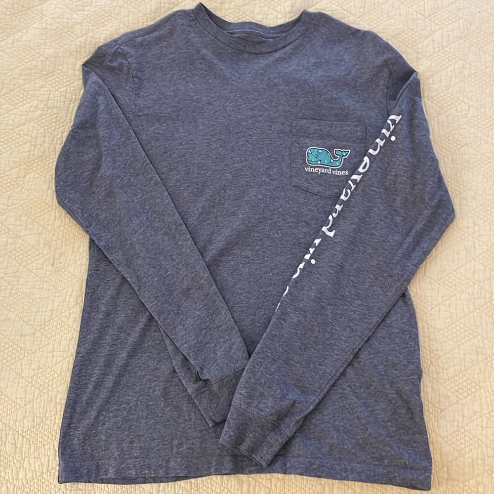 Men’s XS Vineyard Vine lacrosse themed long sleeve shirt